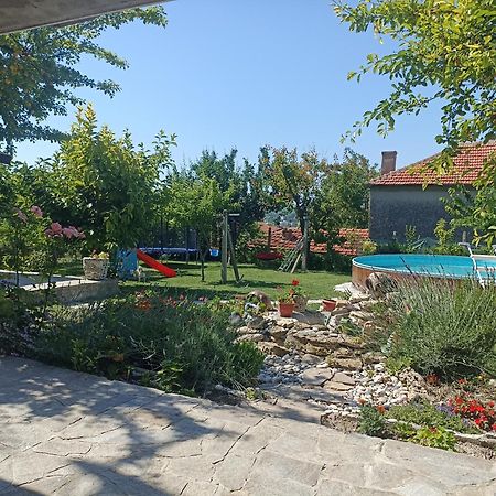 Appartement Stai Za Gosti Bazdarovi à Byala  Extérieur photo